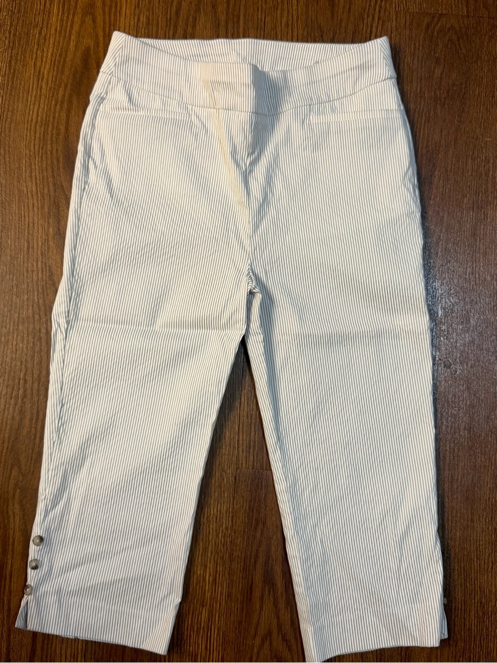 Chico’s Gray Pinstripe Pull-On Crop Pants US 2